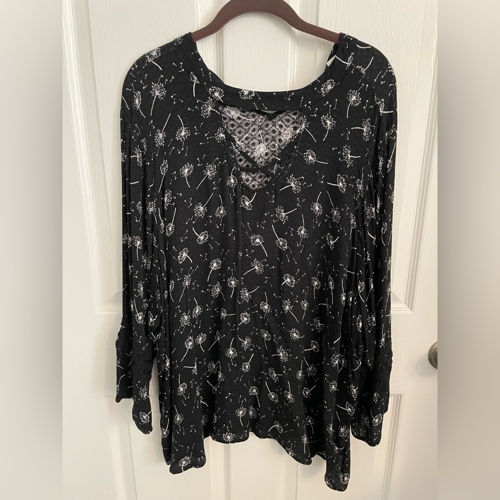 Maurice’s Black and White Dandelion Print Blouse Plus Size 2x